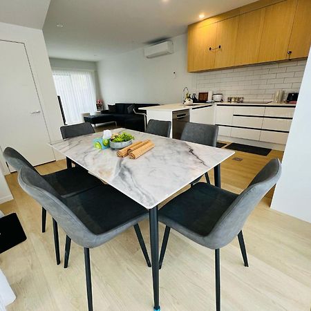 Central Modern 3-Bedroom,3- Bathroom House With Patio And Carpark- Lower Hutt City Centre Exteriör bild