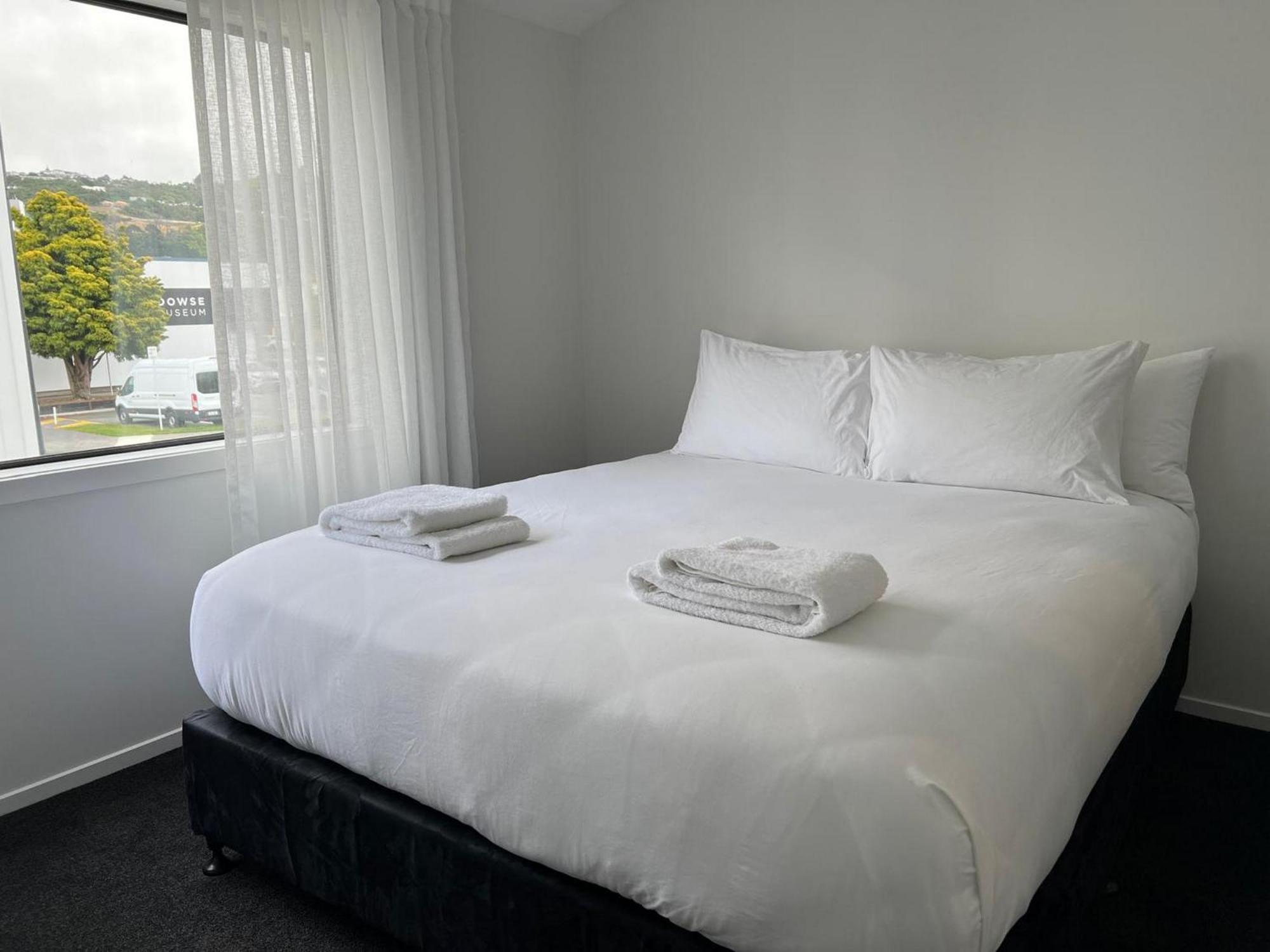 Central Modern 3-Bedroom,3- Bathroom House With Patio And Carpark- Lower Hutt City Centre Exteriör bild
