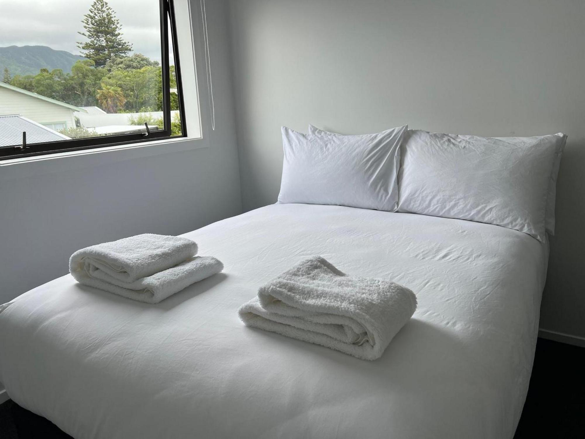 Central Modern 3-Bedroom,3- Bathroom House With Patio And Carpark- Lower Hutt City Centre Exteriör bild